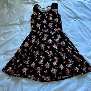 Kids Girl Size 10/12 Flowered Pattern Dress